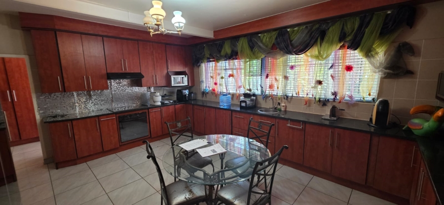 6 Bedroom Property for Sale in Wilkeville North West